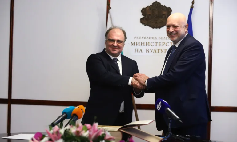 Проф. Велислав Минеков предаде поста на маестро Найден Тодоров: Бедата е, че го очакват трудности и критика всеки ден - Tribune.bg