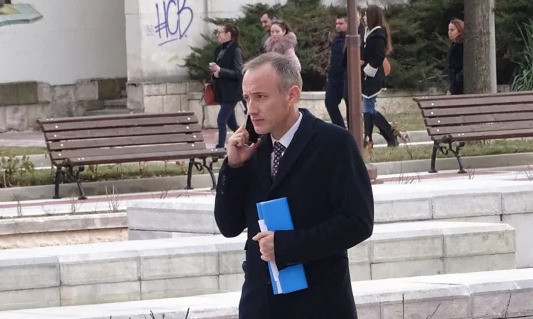 Министър Вълчев обеща: Заплатите в Художествената академия ще бъдат изплатени - Tribune.bg