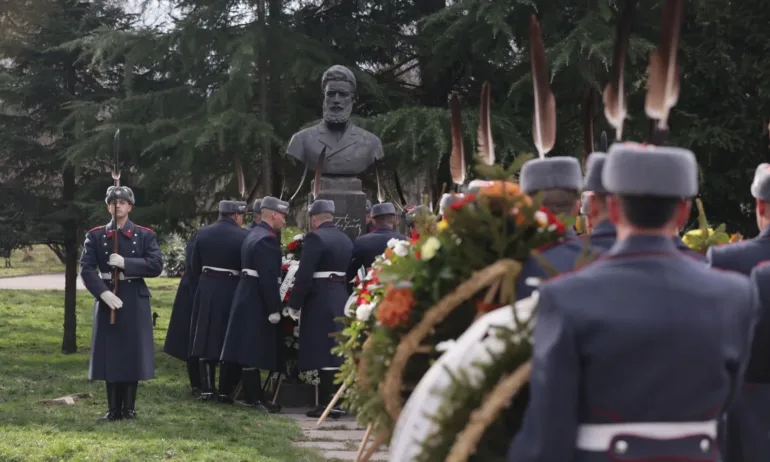 В София отдадоха почит на Христо Ботев - Tribune.bg