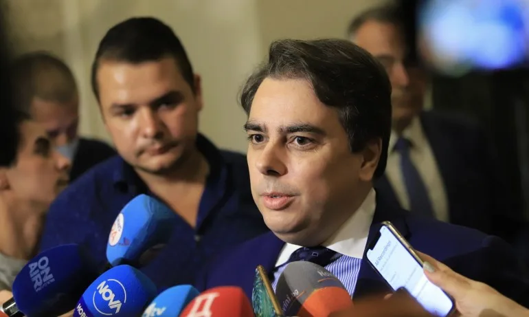 Василев обяви, че без актуализация на бюджета няма да има заплати на полицаи и надзиратели, както и пари за 60/ 40 - Tribune.bg