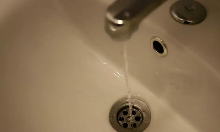 Допълнителен доход: Мъж от Лом си имал частно ВиК, продавал питейна вода и на съседи - Tribune.bg