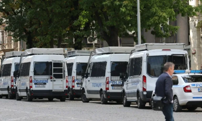 25 микробуса на пожарната и жандармерията ще транспортират пациенти с COVID-19 - Tribune.bg