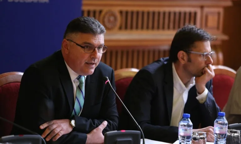 Панайотов: От 6 до 8 месеца закъснява изграждането на инфраструктурата на Граф Игнатиево за F-16 - Tribune.bg