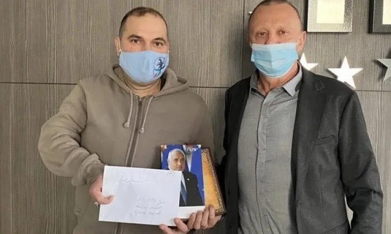 Министър Кралев и Пламен Нунев подпомогнаха спортен клуб на хора с увреждания в Русе - Tribune.bg