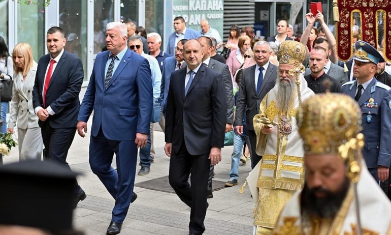 НСО на нокти в Пловдив – Радев ги изненада с минаване по задна и стръмна улица - Tribune.bg