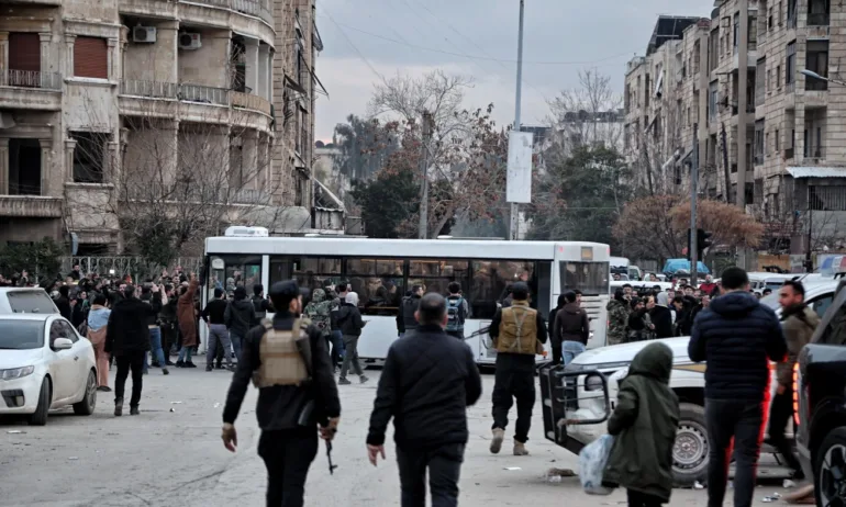 Сирийските власти задържаха 300 кюрди и евакуираха над 400 бойци от Алепо - Tribune.bg