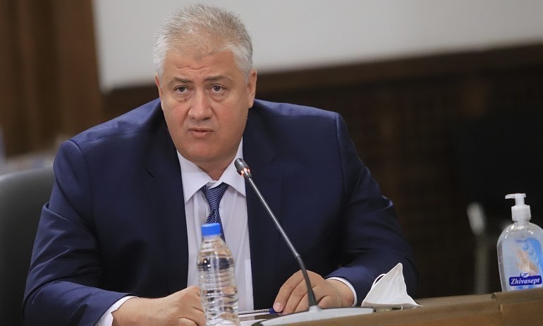 Проф. Асен Балтов: ПП, БСП и ИТН слагат маски само, когато идва от РЗИ, явно са ги предупредили - Tribune.bg