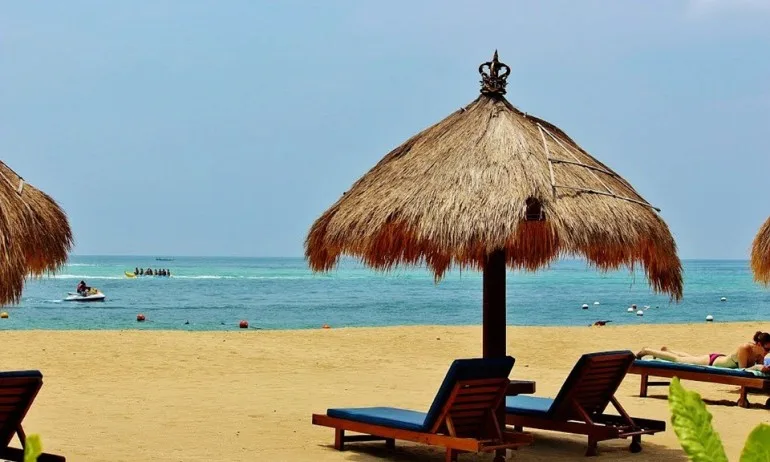 Белезници за четирима българи на Бали, точили банкови карти - Tribune.bg