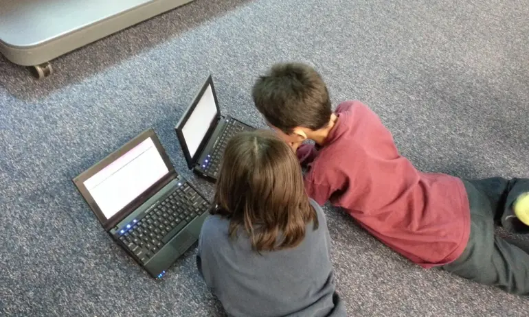 В снежен капан: 55 училища остават затворени, в 17 се учи дистанционно - Tribune.bg