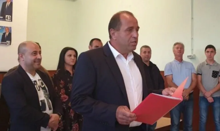Рашков с лъжа за кмета на Бата, твърди, че са му повдигнати 2 обвинения; Той: Нямам мярка подписка - Tribune.bg