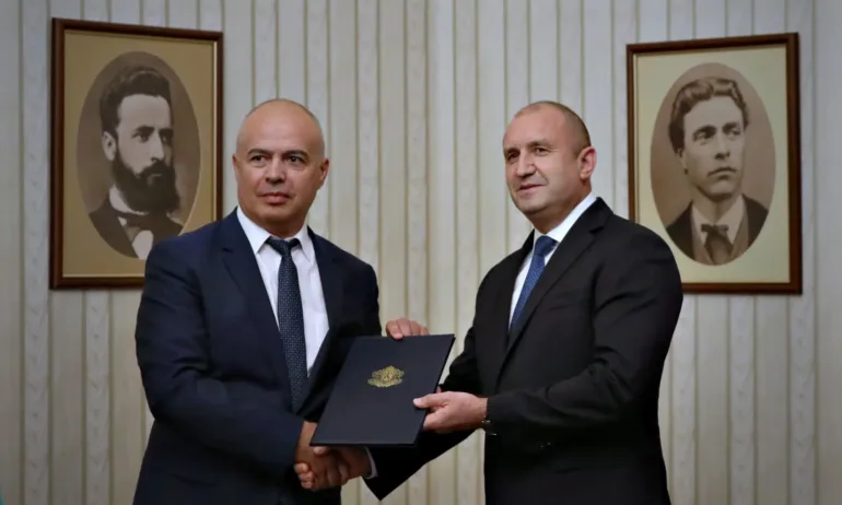 За четвърти път: Мандатът е в ръцете на БСП, взе го Свиленски - Tribune.bg