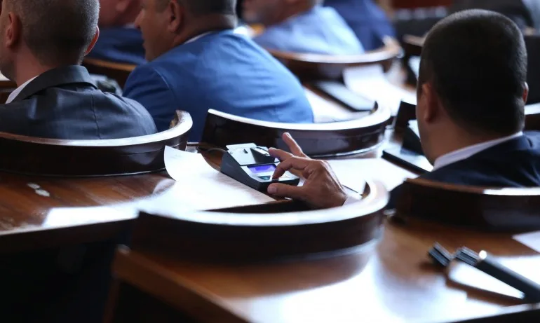 Парламентът продължава с формирането на постоянни комисии - Tribune.bg