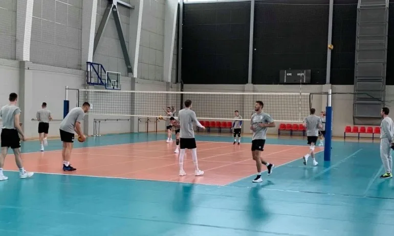 Трима волейболисти се присъединиха към подготовката на националите - Tribune.bg