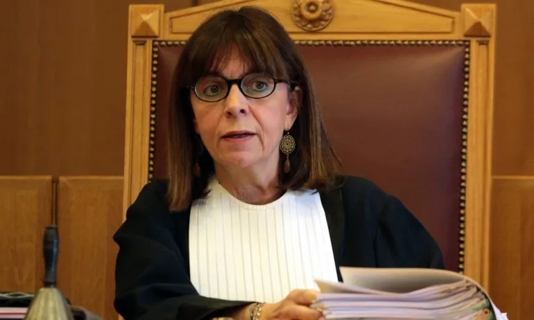 Екатерини Сакеларопулу е първата жена президент на Гърция - Tribune.bg