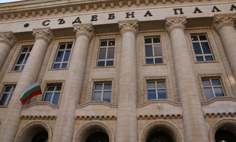 Труд: Йорданова и Петков бързат да закрият спецсъда преди годишния доклад на ЕК - Tribune.bg