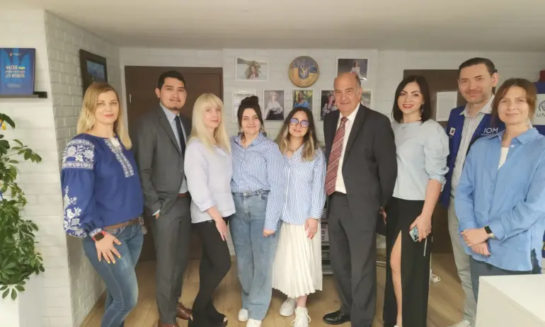 Посланикът на САЩ посети Украинския културен център във Варна - Tribune.bg