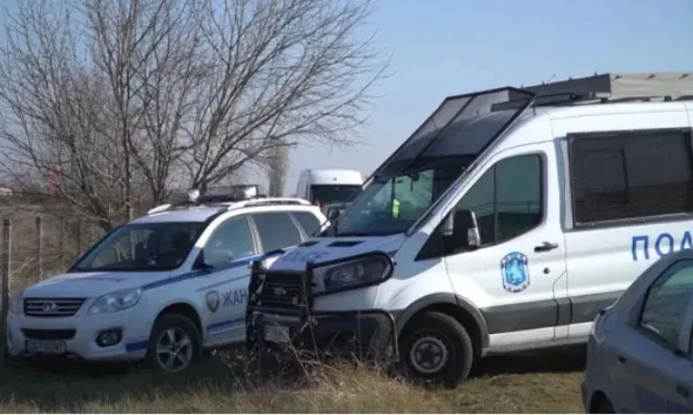 Оставиха в ареста полицая, превозвал нелегални мигранти - Tribune.bg