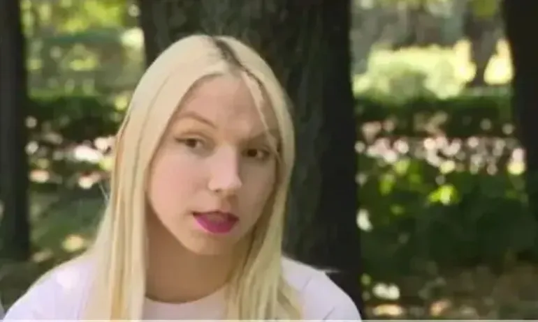 Емили падна с тротинетката: Разминах се с ожулване на дупето - Tribune.bg