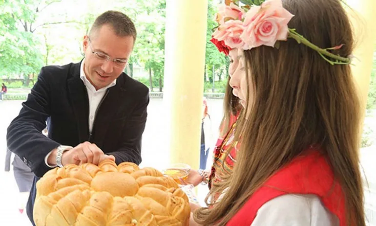 Ангел Джамбазки: България не е колониална държава, че да плаща сметката на поръчващите музиката - Tribune.bg