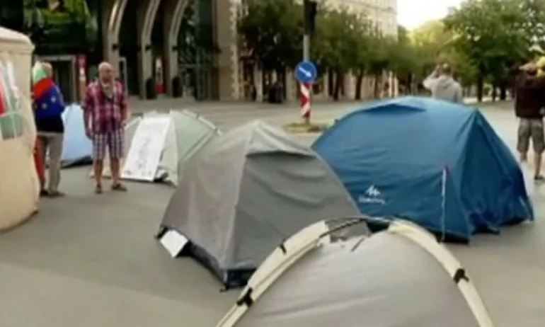 Варненци гневни на палаткаджиите, които блокират града - Tribune.bg