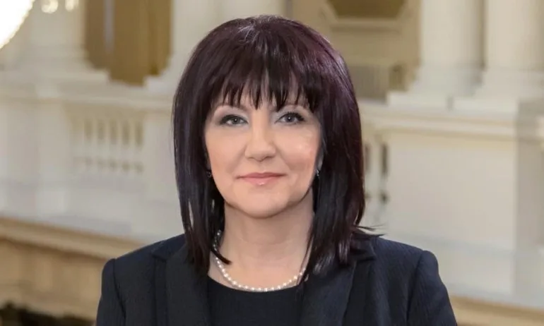 Цвета Караянчева: Отбелязваме 30 години от 7-мото Велико народно събрание - Tribune.bg