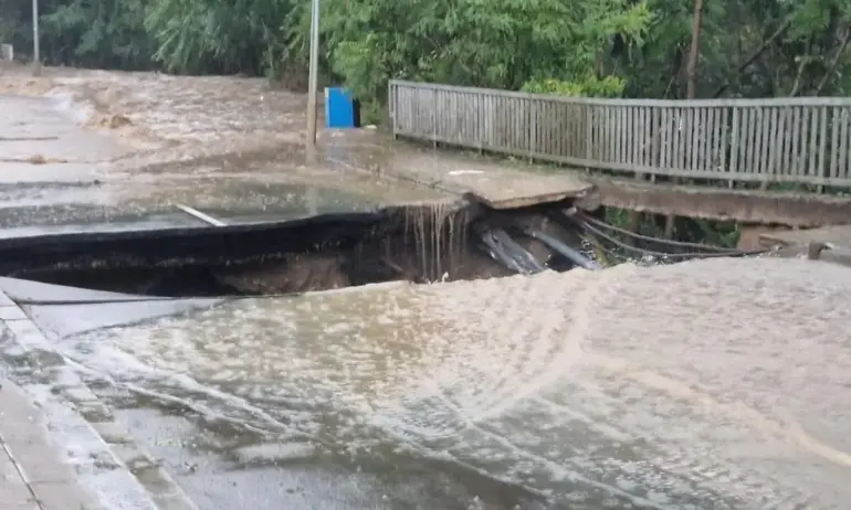 Бедствено положение: Поройните дъждове наводниха Царево (ВИДЕО/СНИМКИ/ОБНОВЕНА) - Tribune.bg