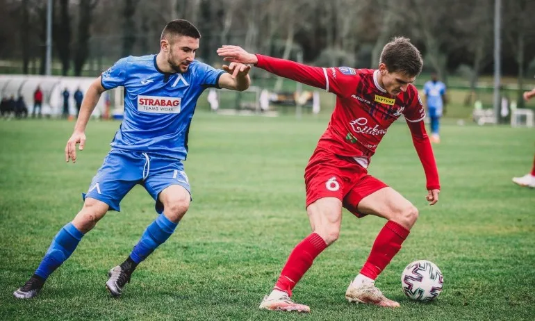 18-годишен юноша и Ники Михайлов донесоха победата на Левски срещу поляци - Tribune.bg