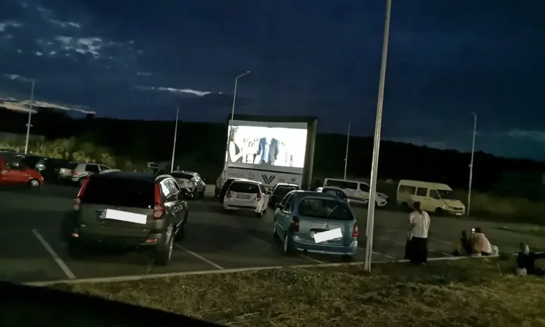Граждани на Ловеч благодарят за автокиното с прожекция на филма Петя на моята Петя - Tribune.bg