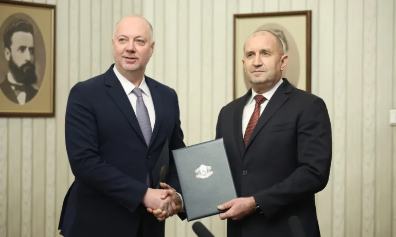 Официално: Радев подписа указа, утре парламентът ще гласува кабинета - Tribune.bg