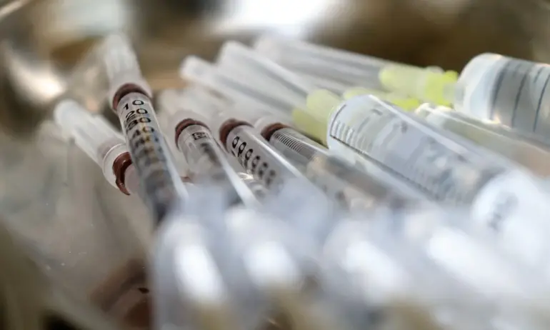 Служебният здравен министър: Новата ваксина за коклюш защитава по-слабо, но няма тези тежки странични ефекти
