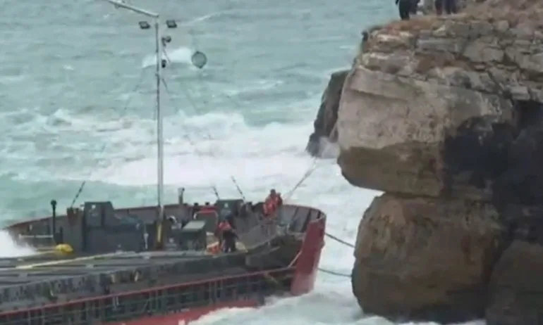 Правителството на Радев влезе в историята – вече е горд собственик на потъващ кораб - Tribune.bg