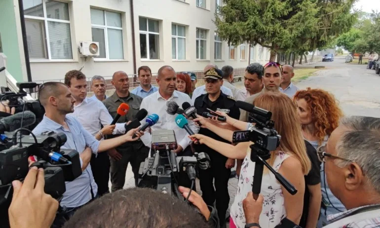 Радев размаха пръст на партиите: Служебният кабинет показа как се прави, но не ги следват - Tribune.bg