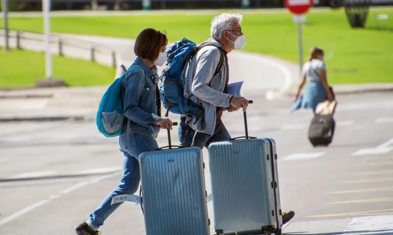 Отпадат COVID изискванията за български граждани при влизане в Испания - Tribune.bg