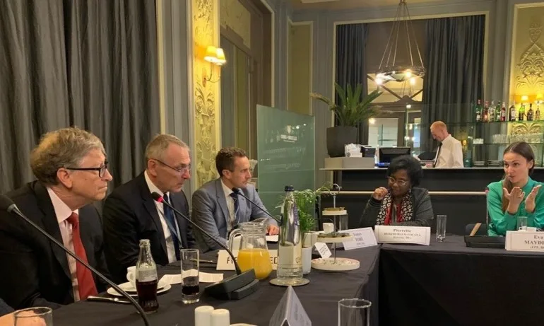 Ева Майдел към Бил Гейтс: Проблемът с миграцията може да бъде решен, ако се помага на държавите и народите в Африка да се развиват - Tribune.bg