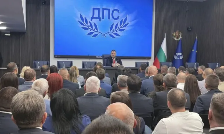 Пеевски свали Йордан Цонев и Станислав Атанасов като зам.-председатели на ДПС - Tribune.bg