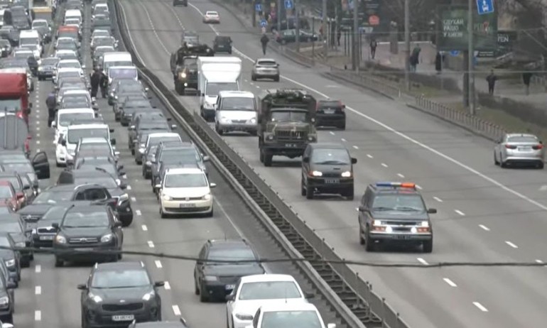 Украйна призова: Всеки, който е способен да носи оръжие - Tribune.bg