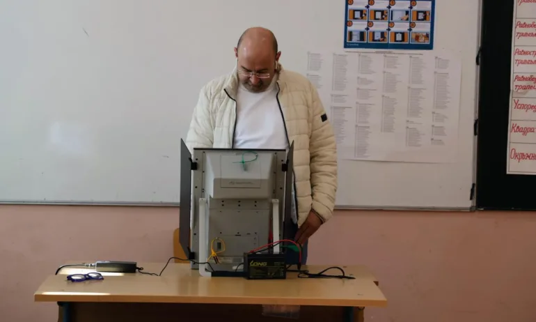 МЕУ: Едва 0,3% от всички инсталирани и проверени машини са дали грешка в началото на изборния ден - Tribune.bg