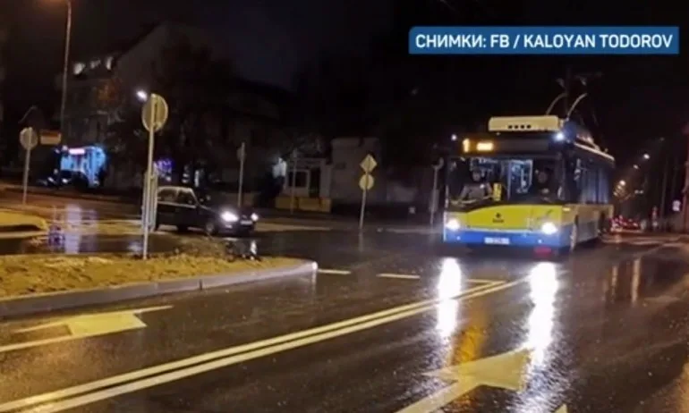 След ремонт на кръстовище в Плевен тролейбусите се движат в насрещното - Tribune.bg