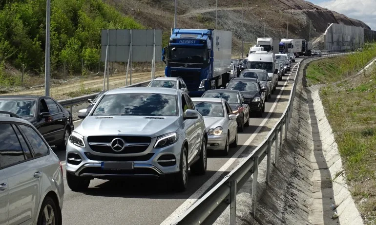 Предпразнично: Хиляди на път, Струма край Благоевград се затапи - Tribune.bg