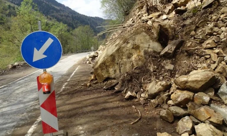 За два часа спират движението до Рилския манастир - Tribune.bg
