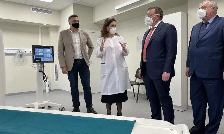 Проф. Ангелов: Неприятно ни изненада поредното редуциране на доставките на аденовирусната ваксина - Tribune.bg