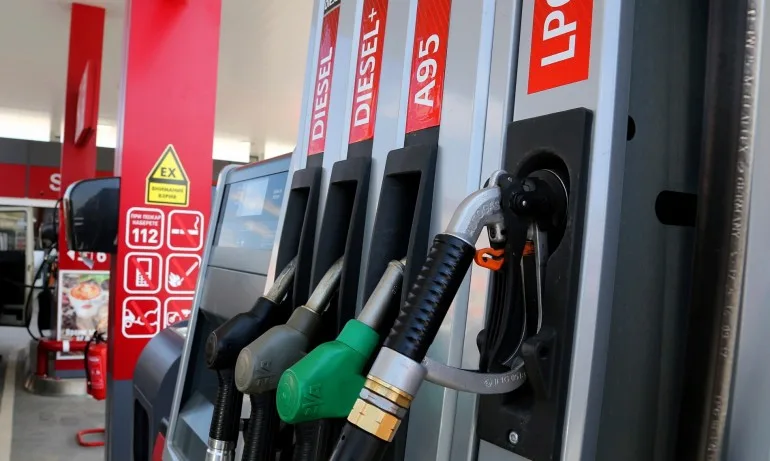 Затягат данъчния контрол върху търговията с горива - Tribune.bg