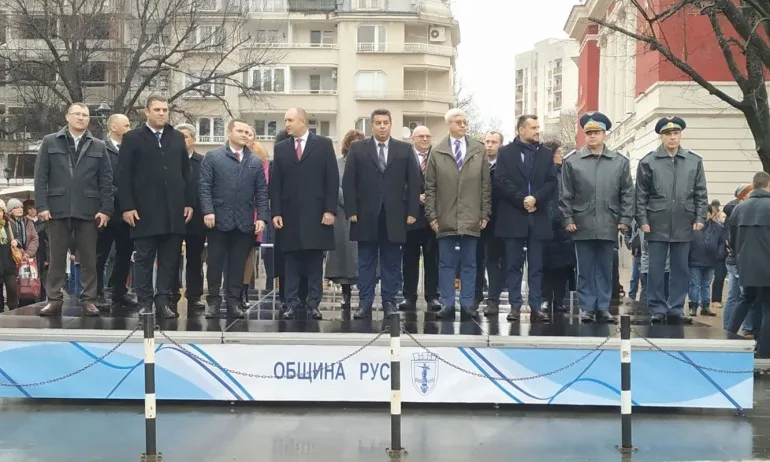 Освиркаха Радев в Русе: Оставка и предател - Tribune.bg