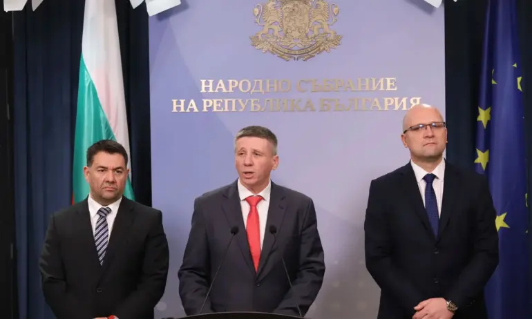 Отцепниците от Възраждане оттеглиха подписите си от жалбата до КС за нарушения в бюджет 2024 г. - Tribune.bg