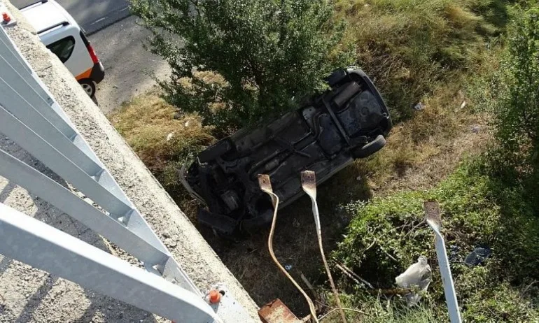 Кола е паднала в коритото на река Хасковска - Tribune.bg
