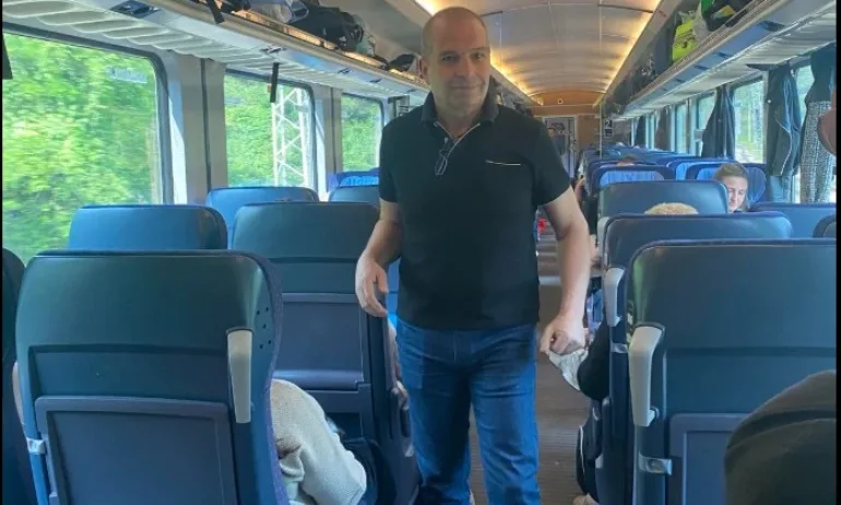 След пътуване с влак: Министър Караджов обяви 7 мерки за подобряване на услугата в БДЖ - Tribune.bg