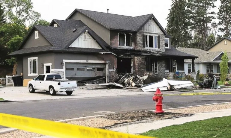 Пилот се разби със самолет в дома си - Tribune.bg