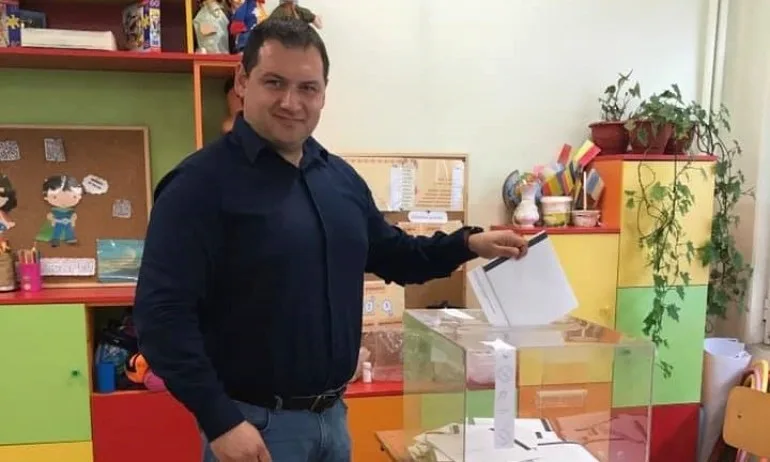 Католическата столица Раковски към Радев: Сменете датата на изборите, не може да избираме Бог или държавата - Tribune.bg