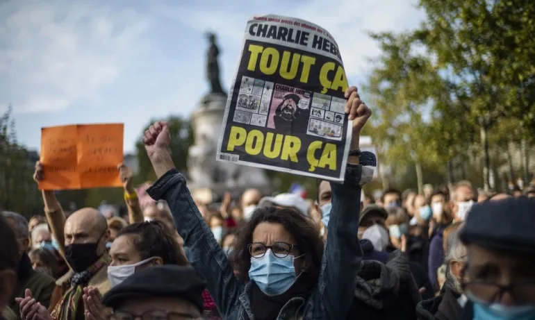 Хиляди французи отдадоха почит на обезглавения учител по история - Tribune.bg