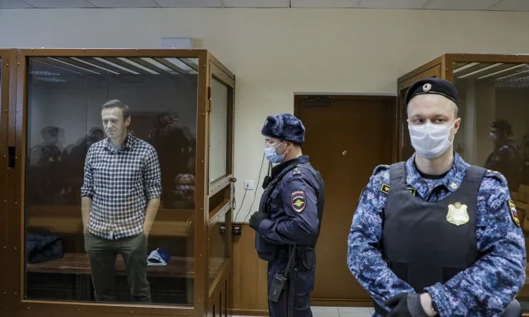 Преместиха Навални в затвора, за да излежи присъдата от 2 години и половина - Tribune.bg